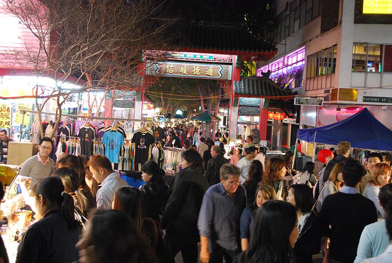 800px-Chinatown_Night_Market,_Sydney source: https://commons.wikimedia.org/wiki/File:Chinatown_Night_Market,_Sydney.jpg