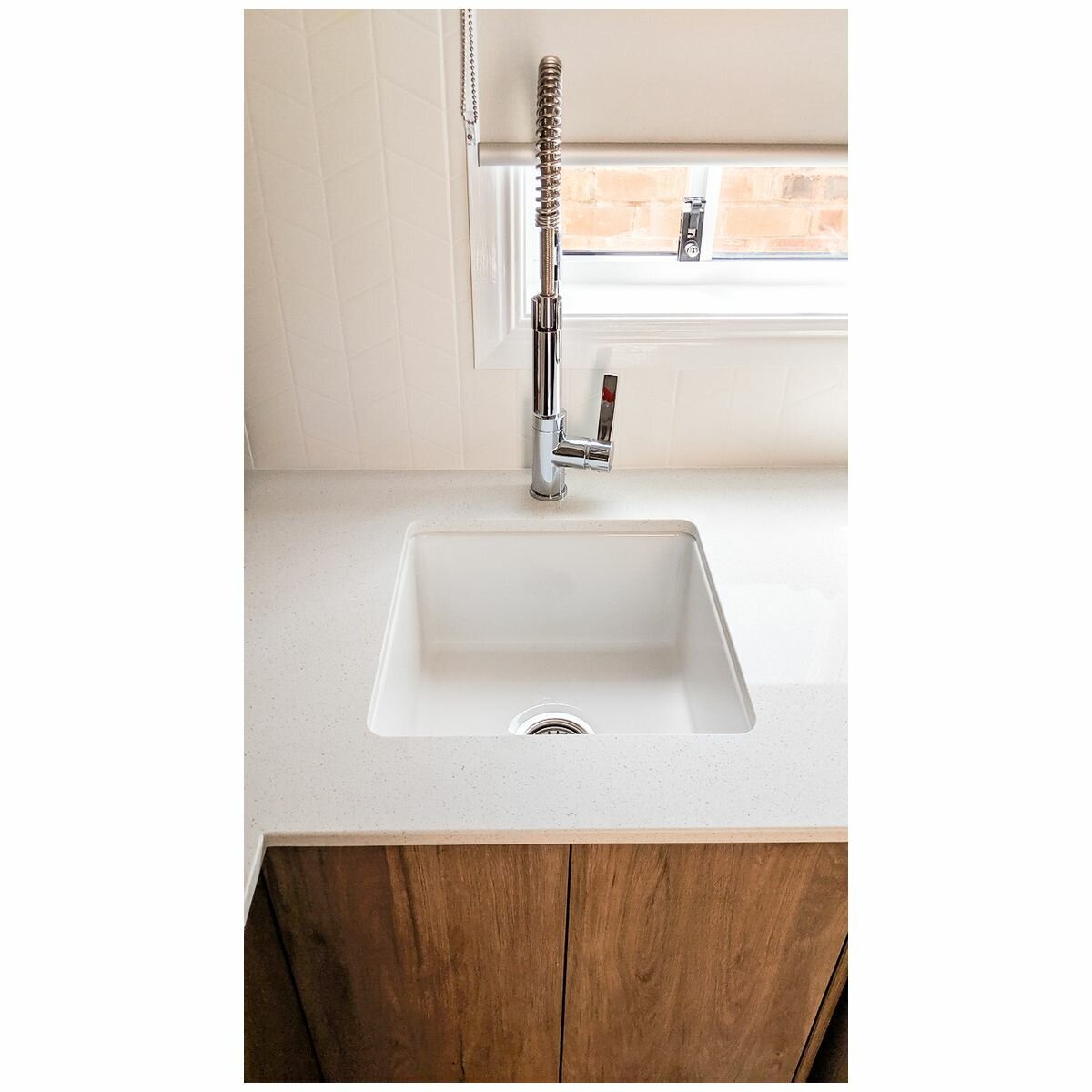 Turner Hastings Cuisine Inset-Undermount Fine Fireclay Sink Gloss White CU46FS hero image
