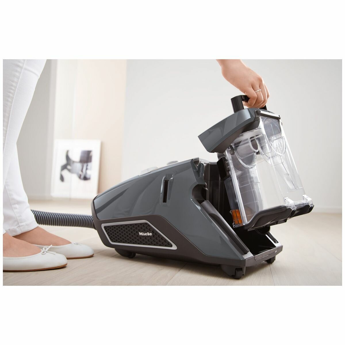 Miele 10502270 Blizzard CX1 Graphite Bagless Vacuum Cleaner hero image
