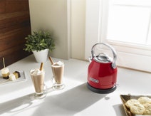 KitchenAid 4SBFESSENTPKER Kettle and Toaster Pack Empire Red hero image