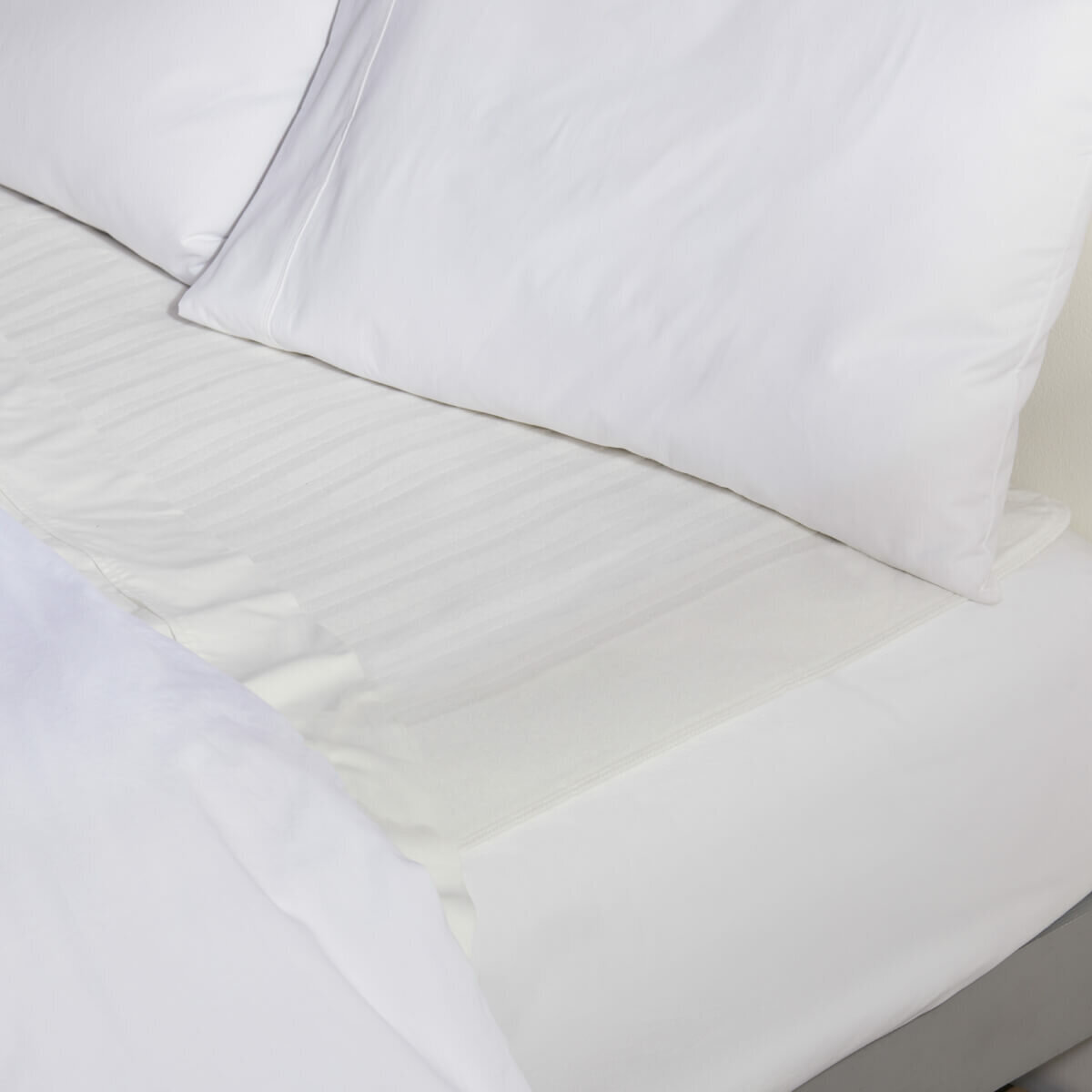 Sunbeam Sleep Perfect Antibacterial Electric Blanket Queen BLA5351 hero image