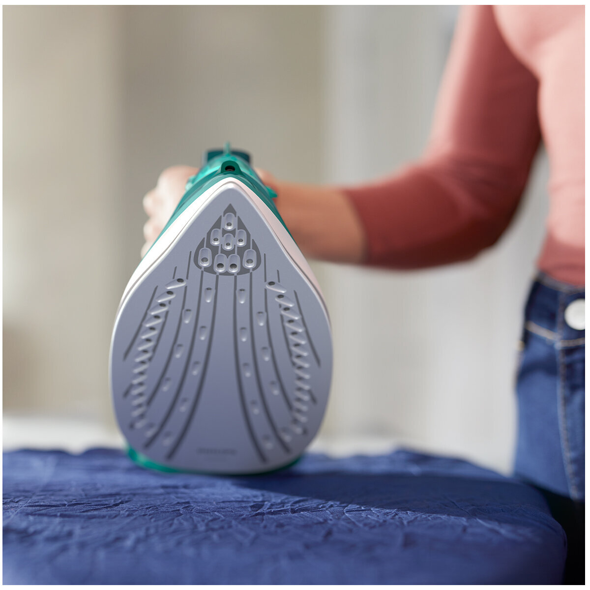 Philips 3000 Series Steam Iron Azure Green DST3030-79 hero image