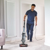 Shark Stratos XL Pet Pro Powered Lift-Away with Odour Neutraliser Technology AZ913 hero image