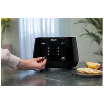 DeLonghi Eclettica Four Slice Toaster Black CTY4003BK hero image