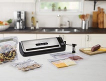 FoodSaver 20cm Bag Rolls and Controlled Vacuum Sealer Pack VS0420VS7850 hero image