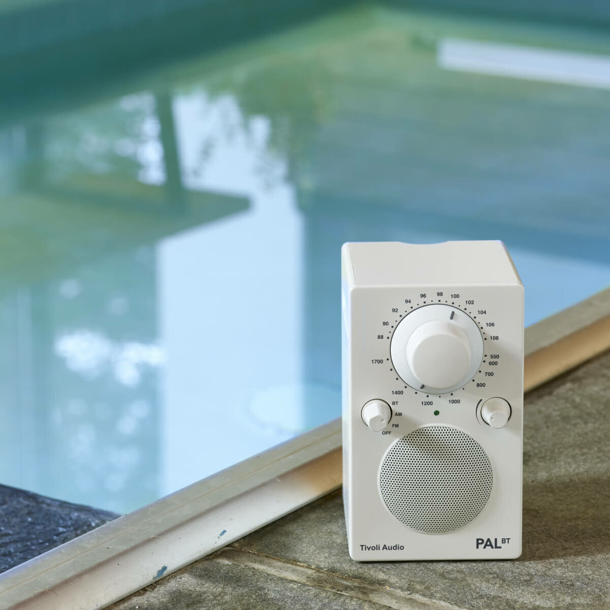 Tivoli Audio PAL Bluetooth Portable Radio White PALBTWHITE hero image