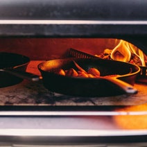 Gozney Dome XL Dual Fuel Natural Gas Pizza Oven Black GMNOBAU1826 hero image