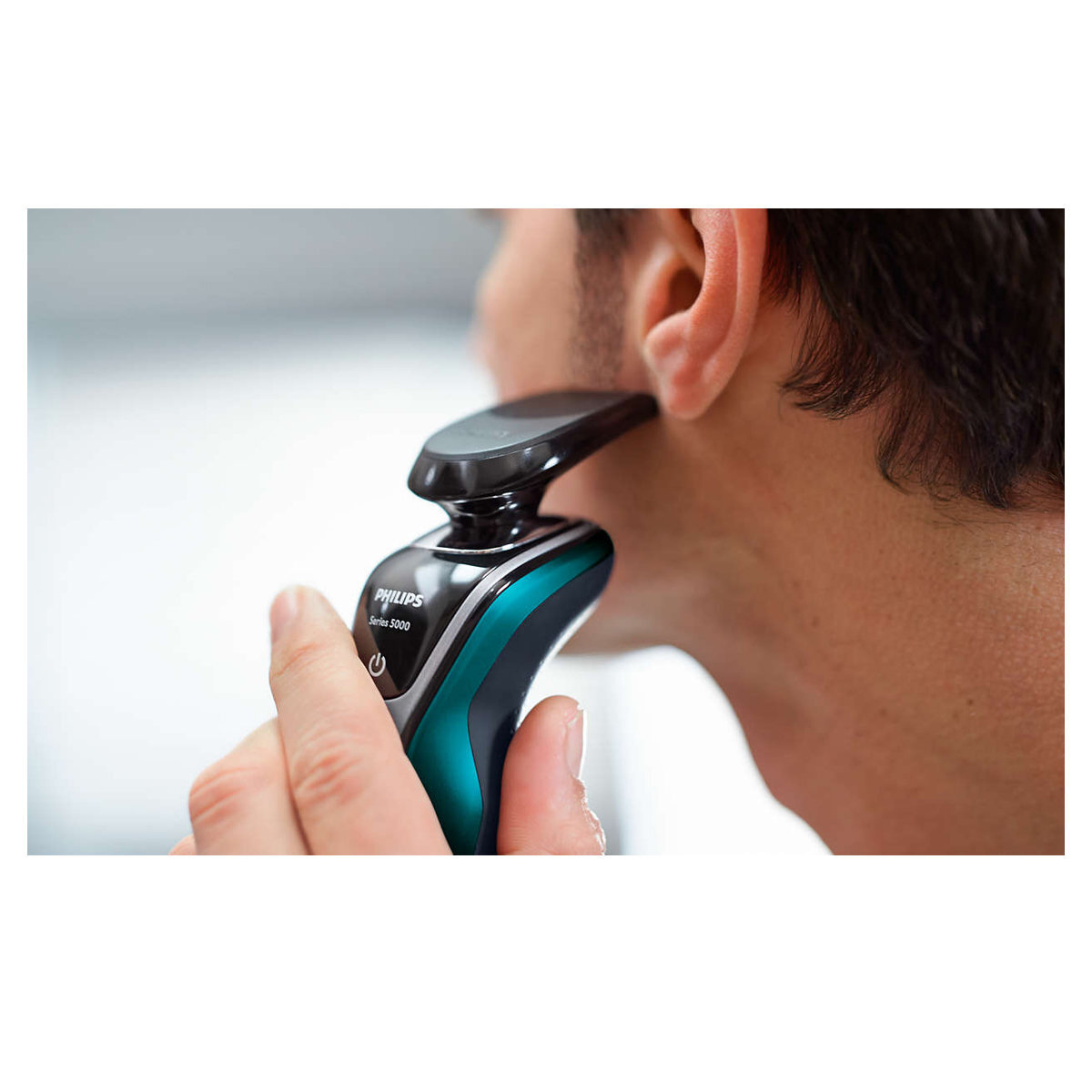 Philips S5550-44 Series 5000 Multiprecision Electric Shaver with Nose Trimmer hero image