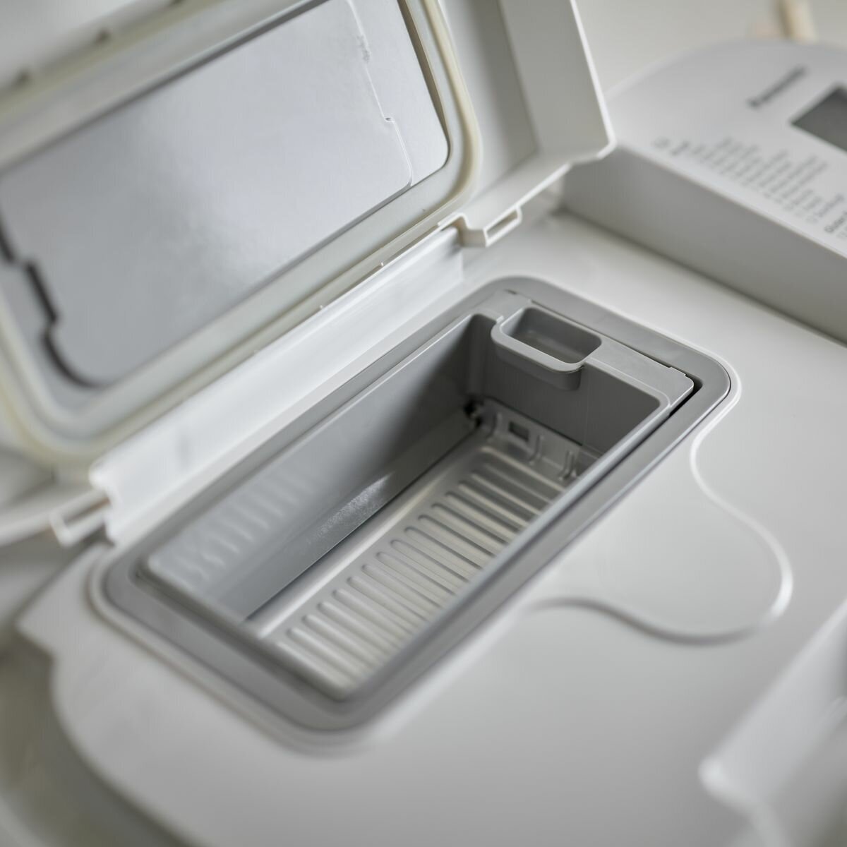 Panasonic Automatic Bread Maker with Fruit & Nut Dispenser White SD-R2530WST hero image