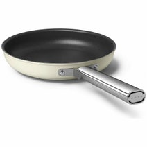 Smeg Four Piece Cookware Set Cream CK4PCCRM hero image
