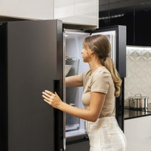Haier 519L Quad Door Fridge with Water Dispenser Black HRF565YHC hero image
