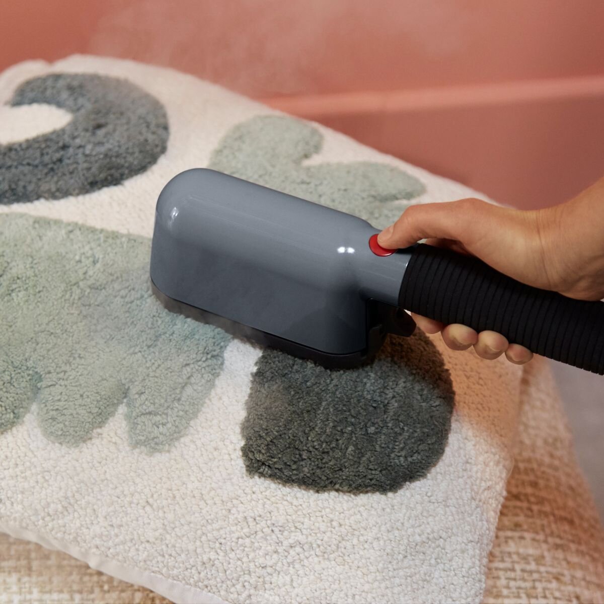 Laurastar Izzi Plus Steamer 585 hero image