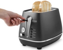 Delonghi CTI2003BKKBI2011BK Distinta Toaster and Distinta Kettle Pack hero image