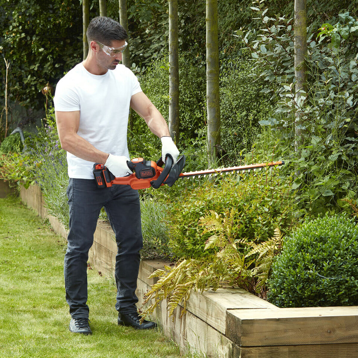 Black and decker gtc36552pc 36v cordless hedge trimmer 550mm deals