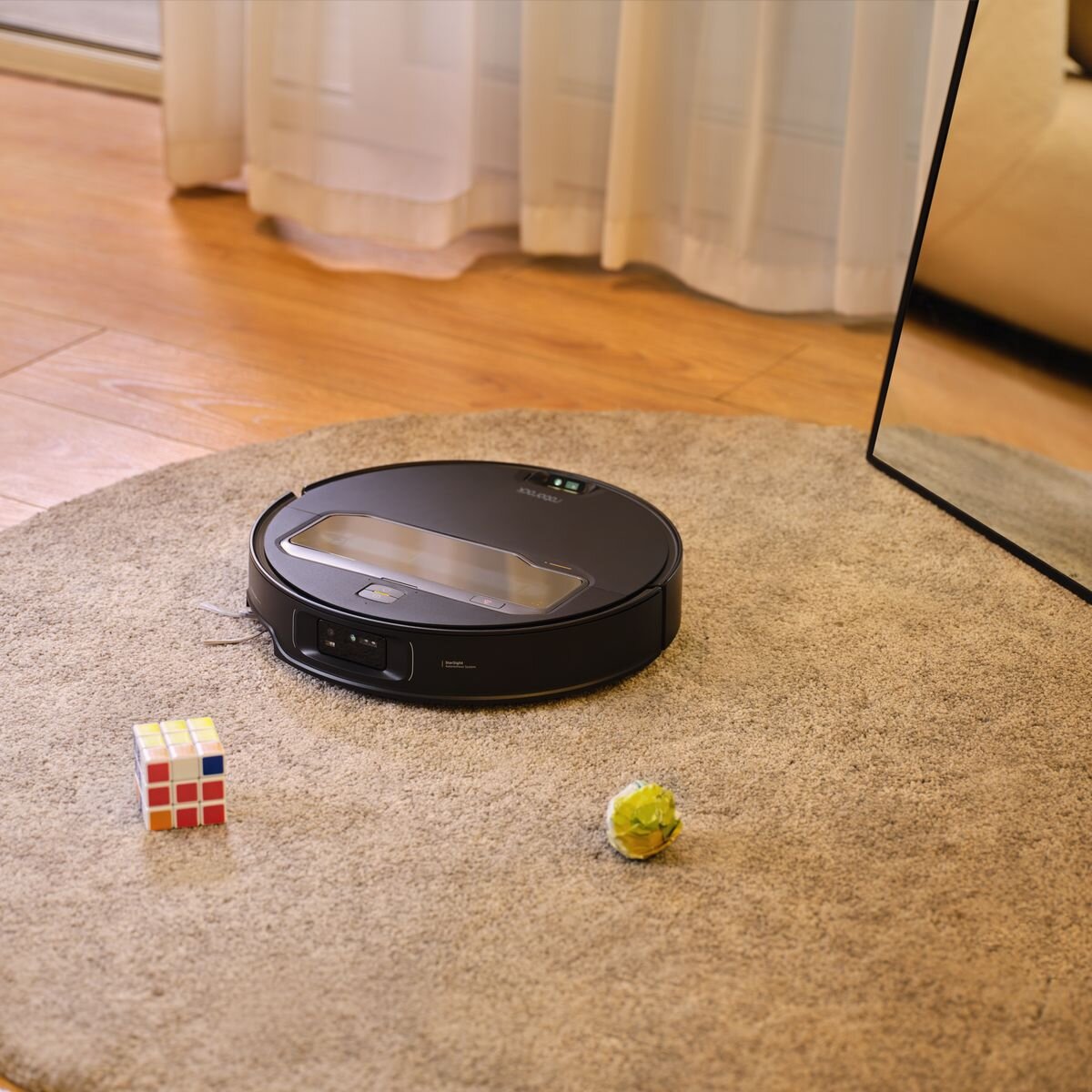 Roborock Saros Z70 Robotic Vacuum with OmniGrip Mechanical Arm RR