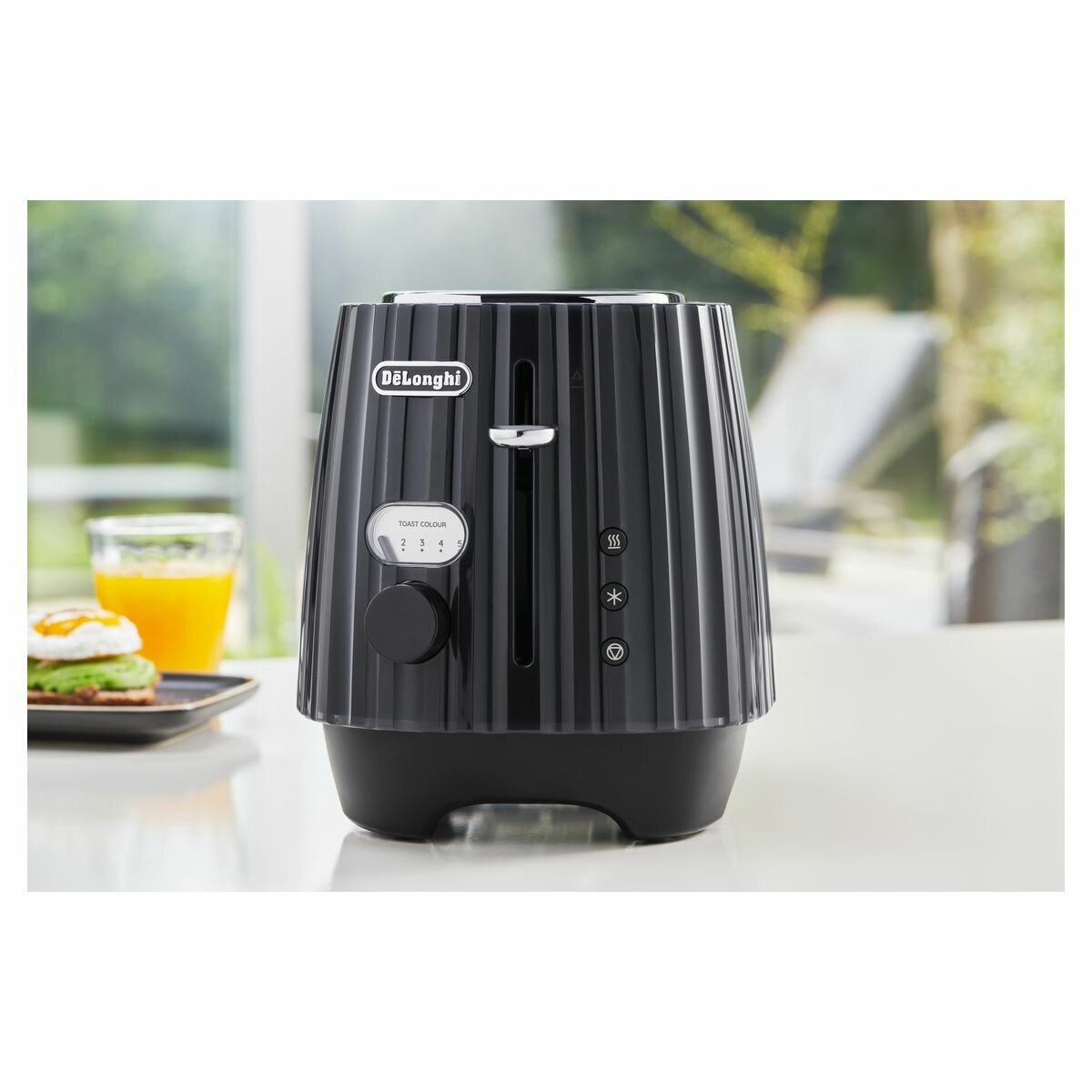 DeLonghi Ballerina 2-Slice Toaster Black CTD2003BK hero image