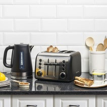Russell Hobbs Brooklyn Kettle Matte Black RHK92BLK hero image