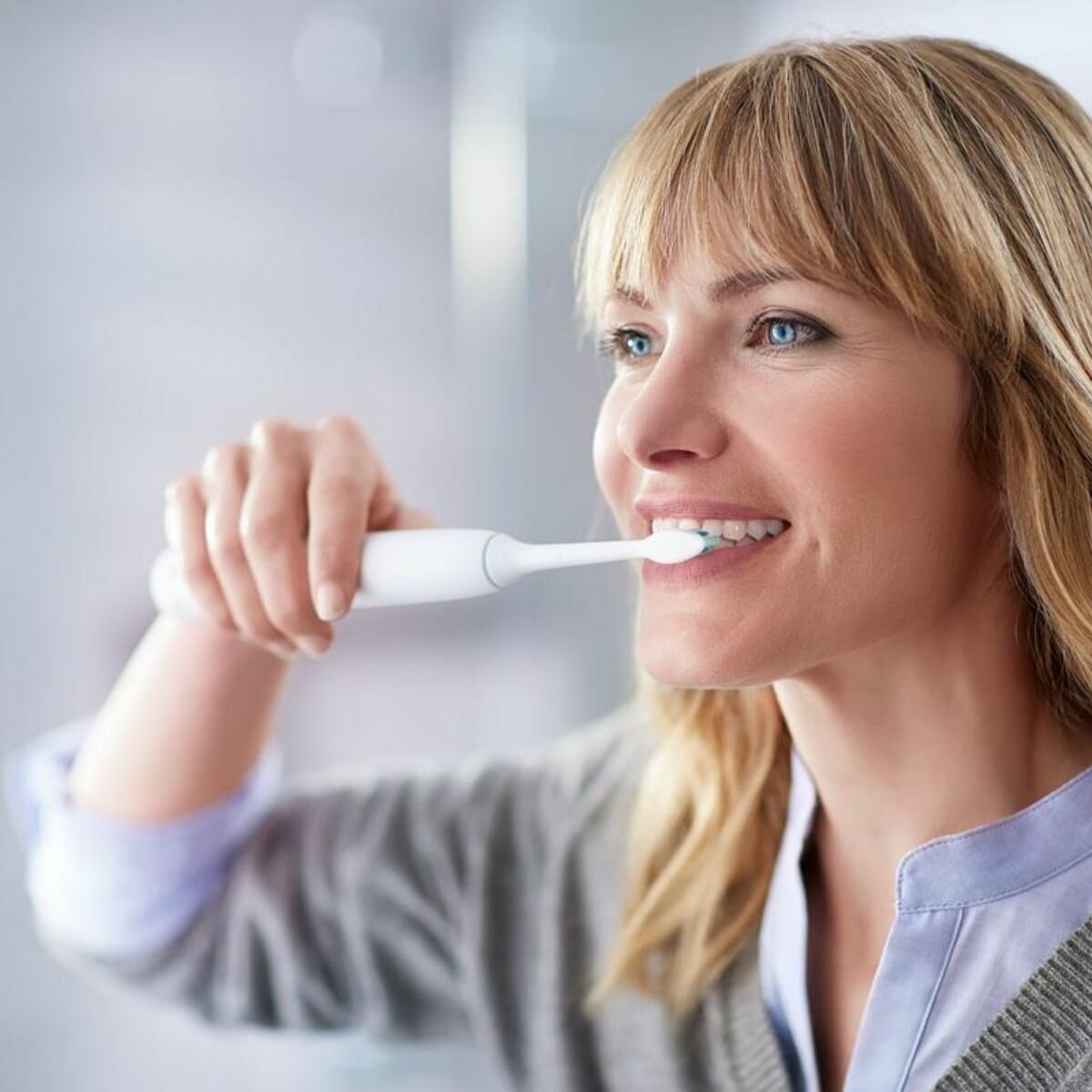 Philips Sonicare ProtectiveClean Plaque Defence Electric Toothbrush White Mint HX6807-06 hero image