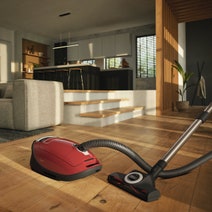 Miele Complete C3 Cat and Dog Bagged Vacuum Cleaner 12396510 hero image