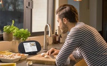 JBL Link View Speaker with Google Assistant Black JBLLINKVIEWBLKAS hero image