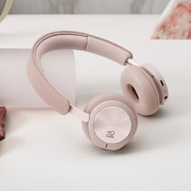 B&O BeoPlay H8i Active Noise Cancelling On Ear Headphones Pink 245322 hero image