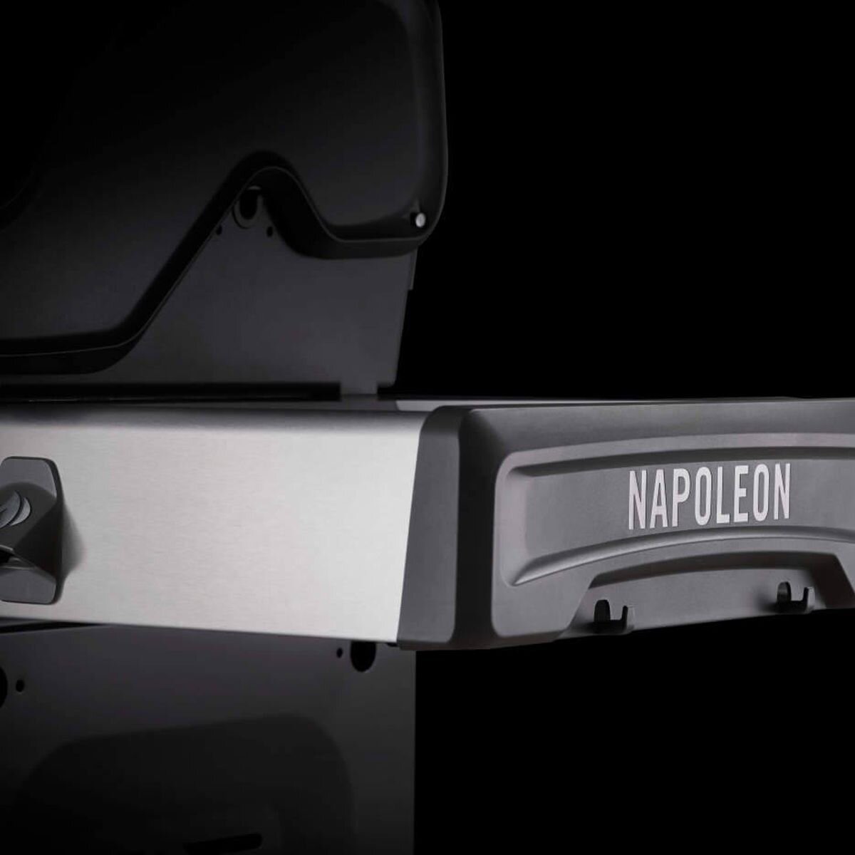 Napoleon Rogue SE 425 Natural Gas 3 Burner Grill with Infrared Side Burner RSE425RSIBNSS-1-AU hero image