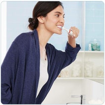 Oral-B Smart 5 5000 Electric Toothbrush hero image