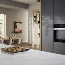 Miele 60cm Built-In Pyrolytic Oven Stainless Steel H2861BPCLST hero image