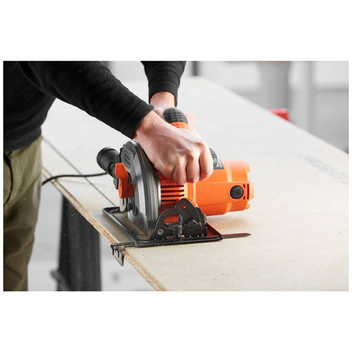 Black & Decker 1500W 190mm Circular Saw CS1550-XE hero image