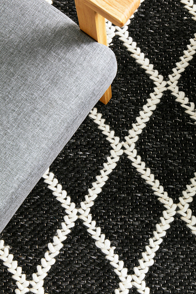 Rug Culture Huxley Oversize Black & Off White Rug 400X300CM - HU-BLK-400300 hero image
