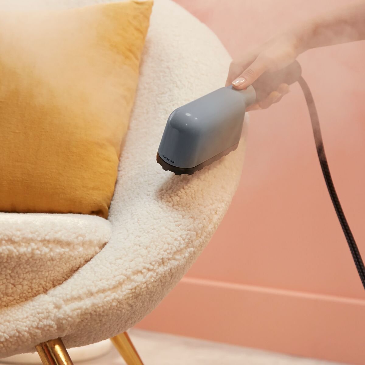 Laurastar Izzi Plus Steamer 585 hero image