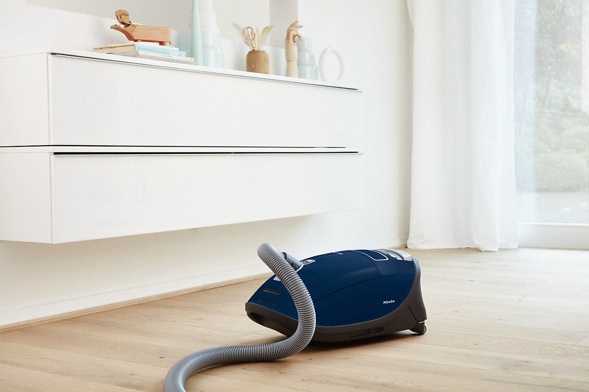 Miele 10797870 Complete C3 Comfort Total Care Power Line Vacuum Cleaner hero image