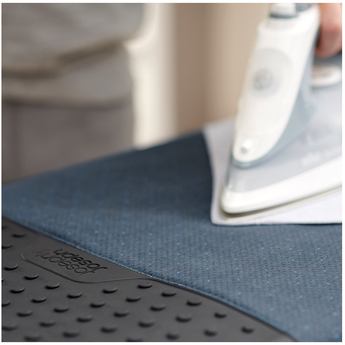 Joseph Joseph Glide Plus Advanced Ironing Board Cover 50008 hero image