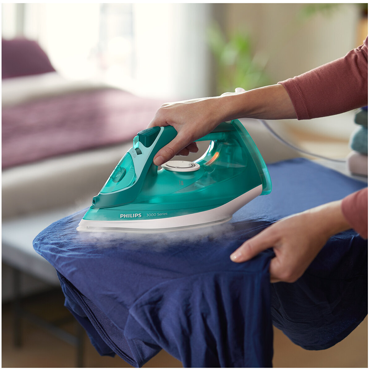 Philips 3000 Series Steam Iron Azure Green DST3030-79 hero image