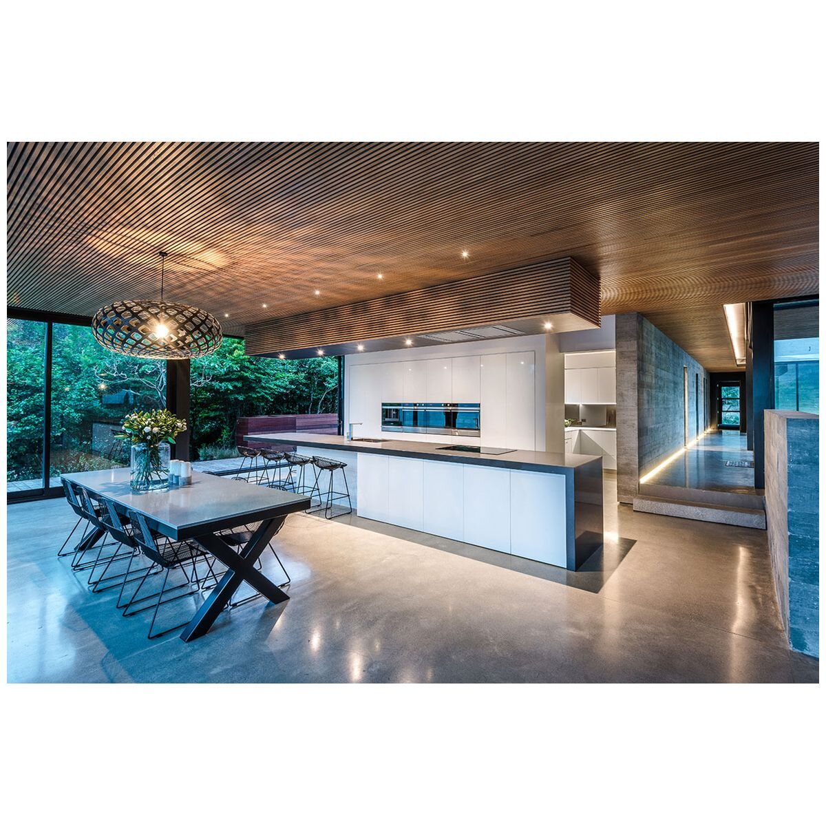 Schweigen 120cm SILENT Ceiling Cassette UM4220-12SEPAK hero image