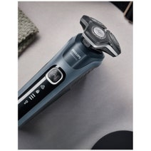 Philips Shaver Series 5000 SkinIQ S5880-20 hero image