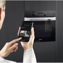Miele 60cm Built-In Pyrolytic Oven Stainless Steel H2861BPCLST hero image