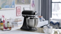 KitchenAid 5KSM3311XABM Mini Stand Mixer Matte Black hero image