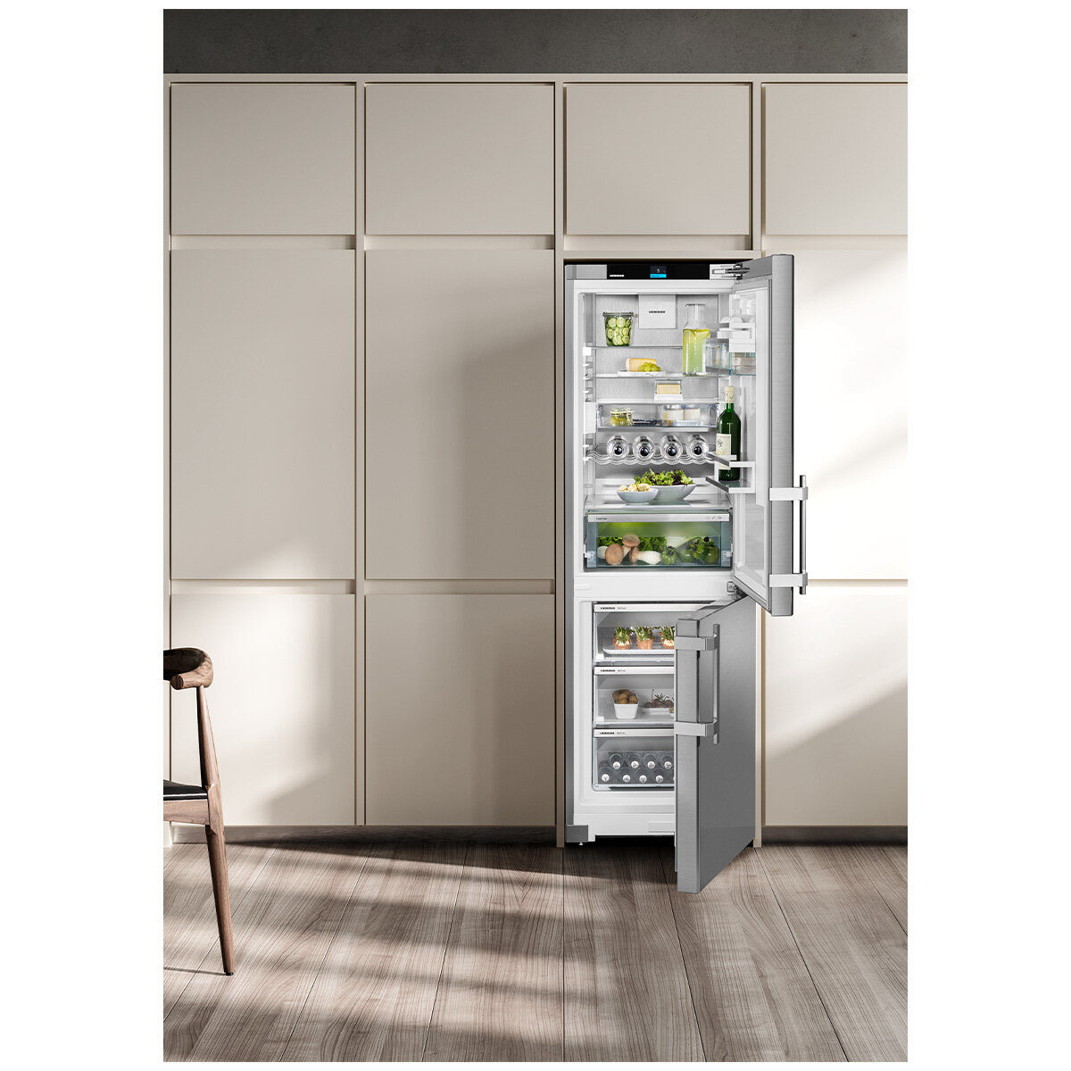 Liebherr 332L Bottom Mount Fridge with Easy Fresh and VarioTemp Right Hinge SCNSDH5253RHH hero image