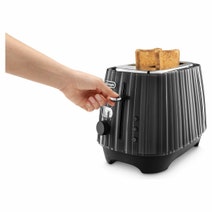 DeLonghi Ballerina 2-Slice Toaster Black CTD2003BK hero image