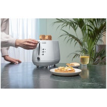 DeLonghi Eclettica Two-Slice Toaster White CTY2003W hero image