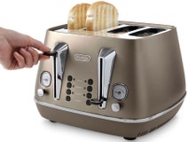 Delonghi CTI4003BZKBI2001BZ Distinta Toaster and Distinta Kettle Pack hero image