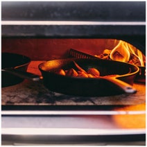 Gozney Dome Gen 2 Dual Fuel Pizza Oven Black GMPOBAU1625 hero image