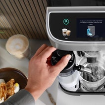 DeLonghi Magnifica Plus Fully Automatic Coffee Machine ECAM32070SB hero image