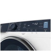 Electrolux 9kg UltimateCare 900 Heat Pump Dryer EDH903R9WB hero image