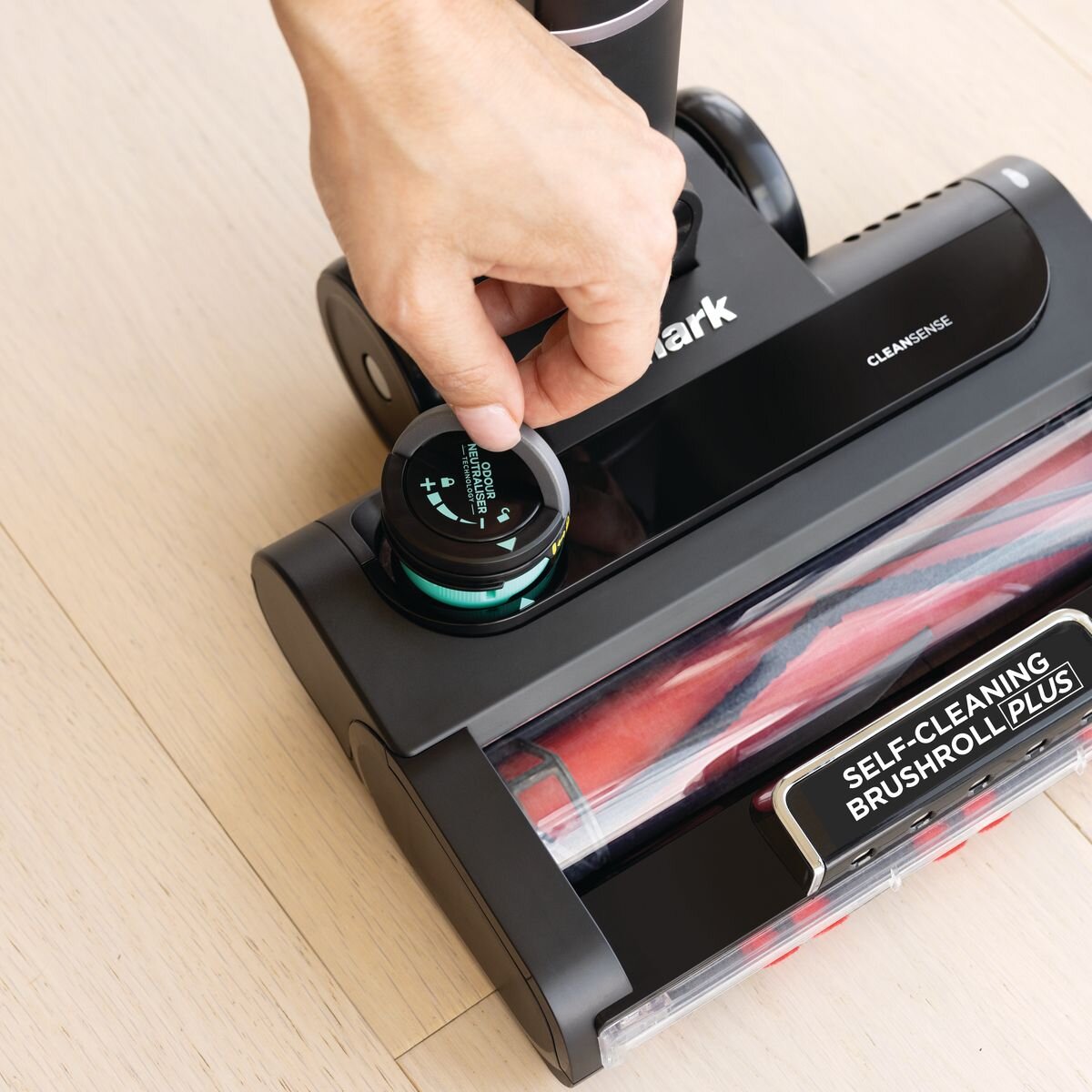 Shark Stratos Cordless Pet Pro Vacuum with Clean Sense IQ IZ400 hero image