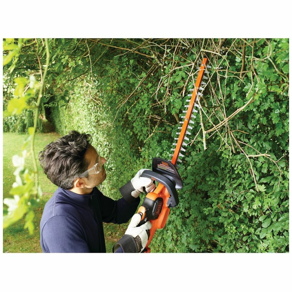 Black & Decker 18V 50cm Hedge Trimmer Kit GTC18502PC-XE hero image