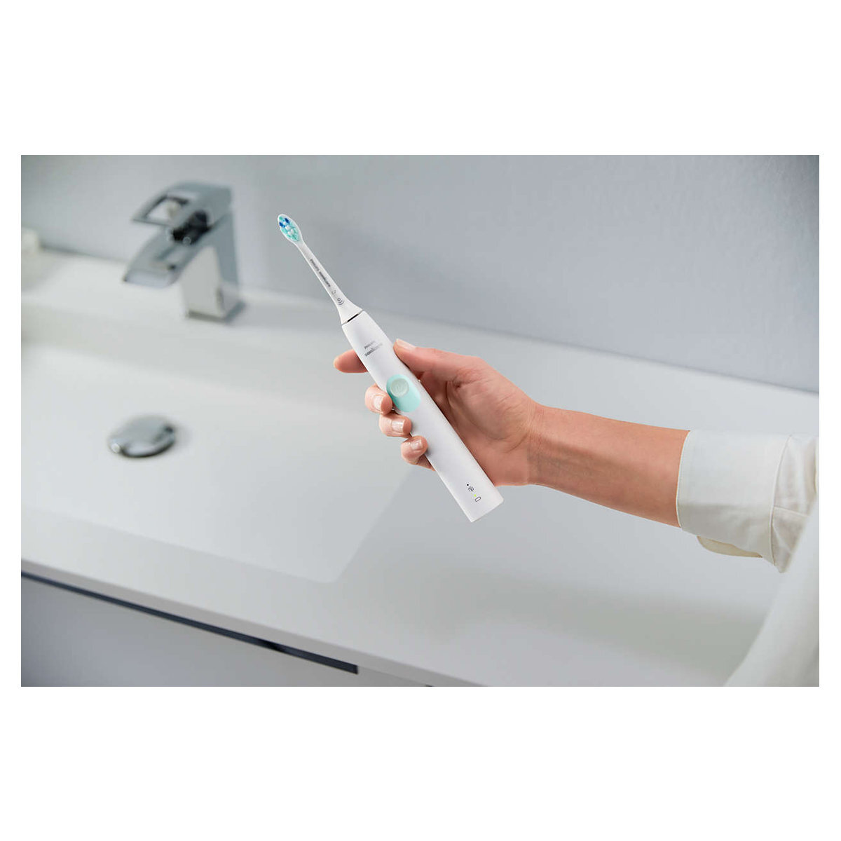 Philips Sonicare ProtectiveClean Plaque Defence Electric Toothbrush White Mint HX6807-06 hero image