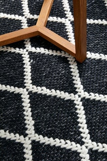 Rug Culture Huxley Medium Black & Off White Rug 225X155CM - HU-BLK-225155 hero image