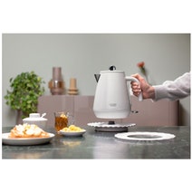 DeLonghi Eclettica Kettle White KBY2001W hero image